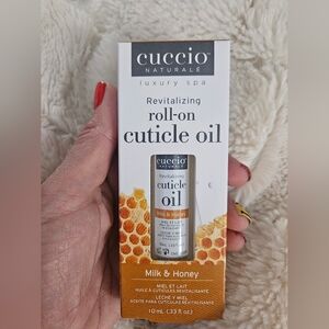 Cuccio Naturale Revitalizing Roll-On Cuticle Oil - Milk & Honey